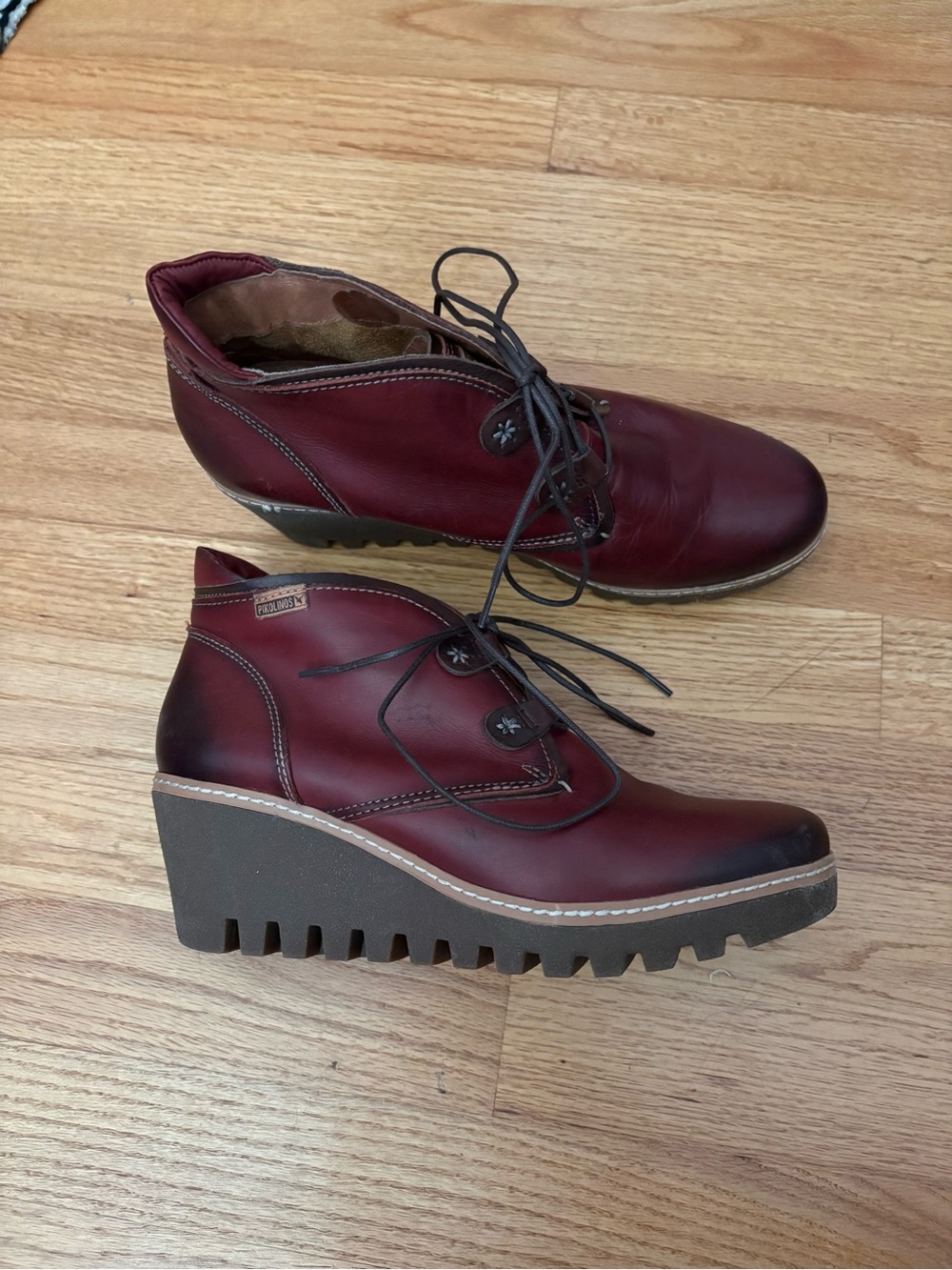Pikolinos Women's Wedge Lace-Up Ankle Boots in Burgundy